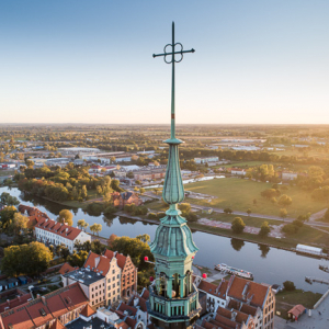 Elblag, iglica wiezy katedralnej. EU, PL, Warm-Maz. Lotnicze.